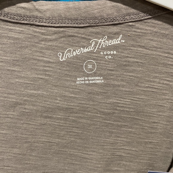 NWT universal thread tee - Picture 2 of 6